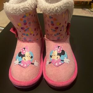 Winter boots, gently used